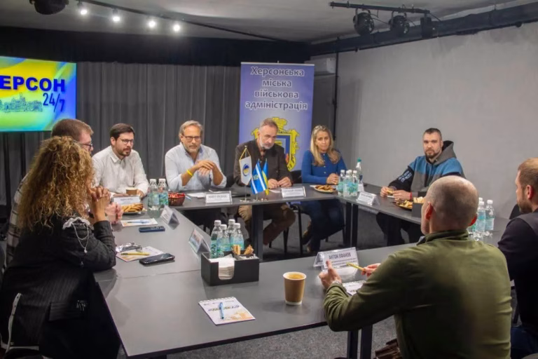Херсонщина очима світу: міжнародна делегація відвідала простір підтримки для дітей та родин